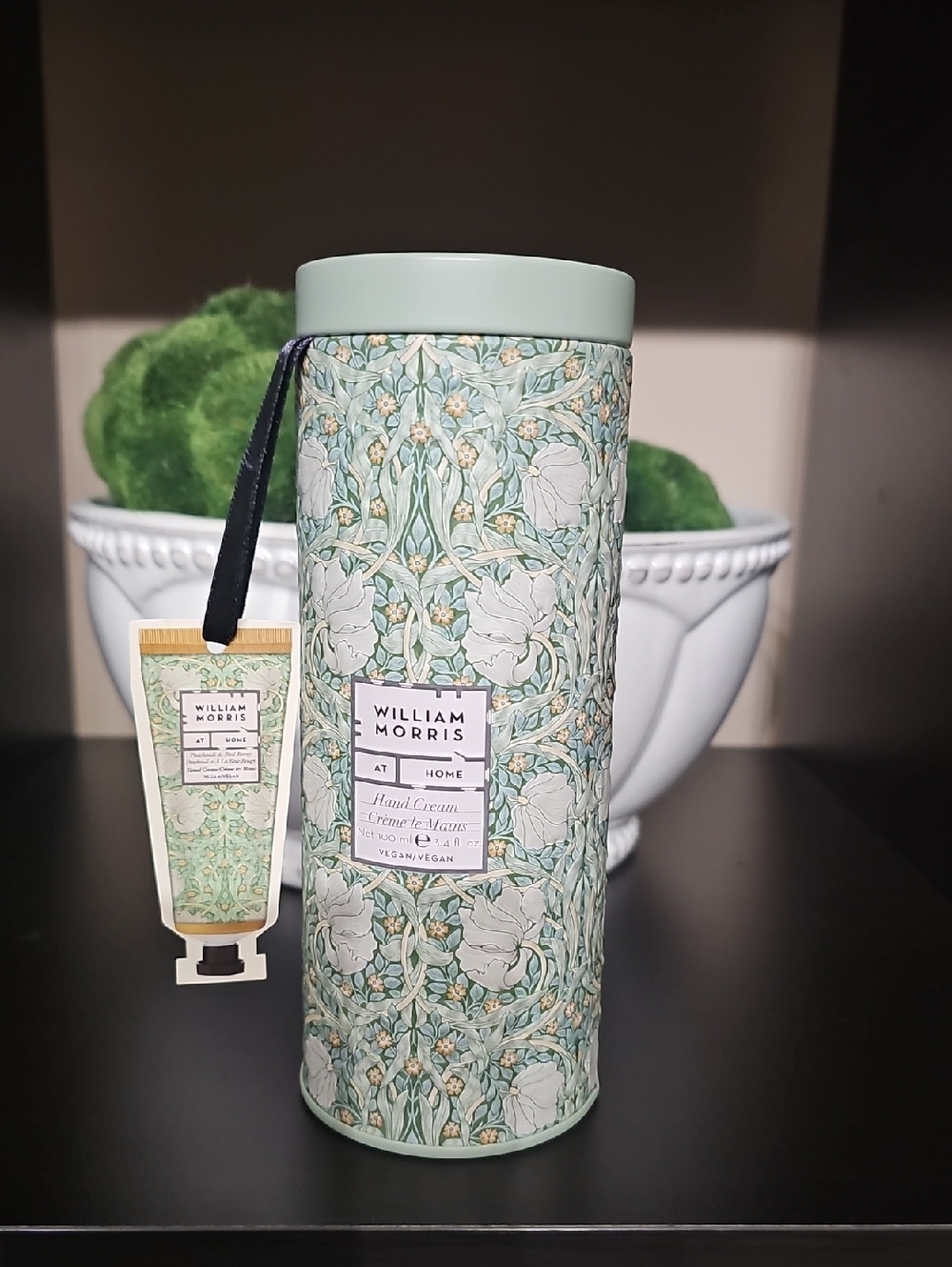 William Morris Patchouli & Red Berry Hand Cream in Tin, NWT